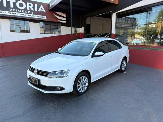 VOLKSWAGEN JETTA 2.0 COMFORTLINE FLEX 4P MANUAL